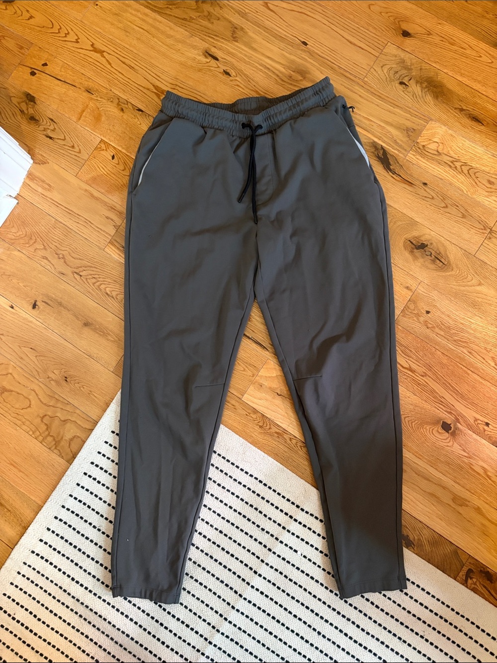 Old Navy Dark Gray Men's Jogger Sweatpants with Black Drawstring